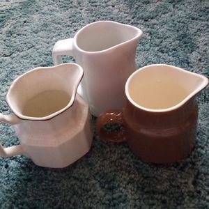 Bundle of small pitchers